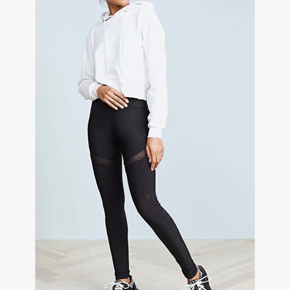A STYLISH LIGHTWEIGHT BLACK LEGGINGS WITH MESH CUTOUTS INSERTS SIZE M